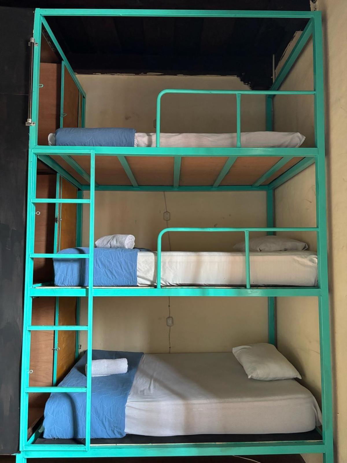 Volko Party Hostel Антигуа-Гватемала Номер фото