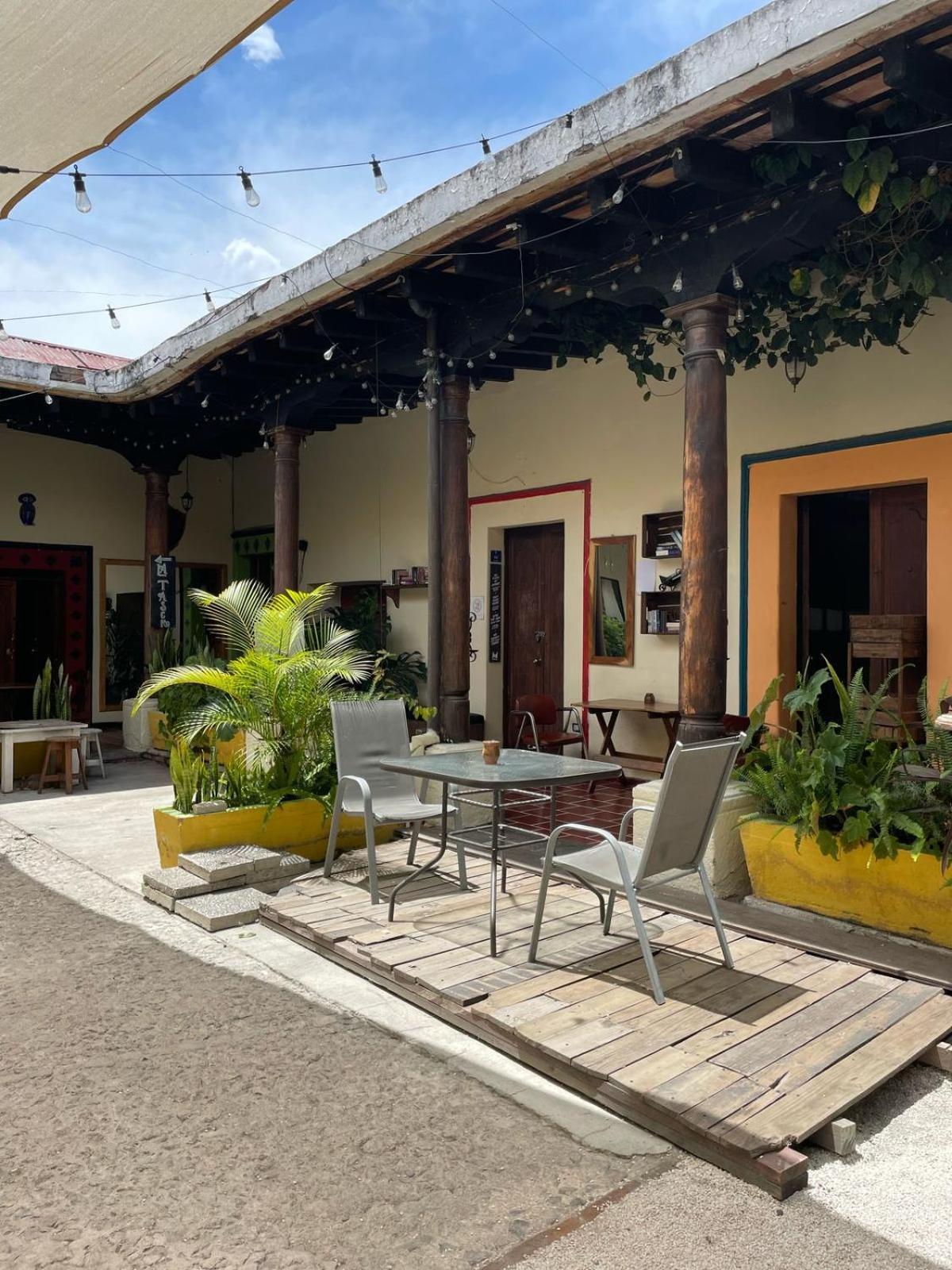 Volko Party Hostel Антигуа-Гватемала Экстерьер фото